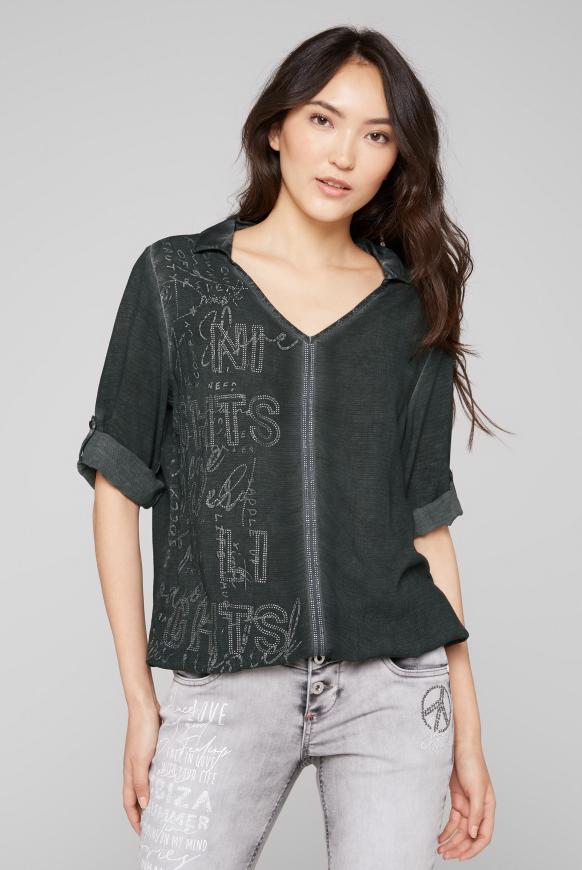 Bluse im Materialmix mit Print und Metallsteinen