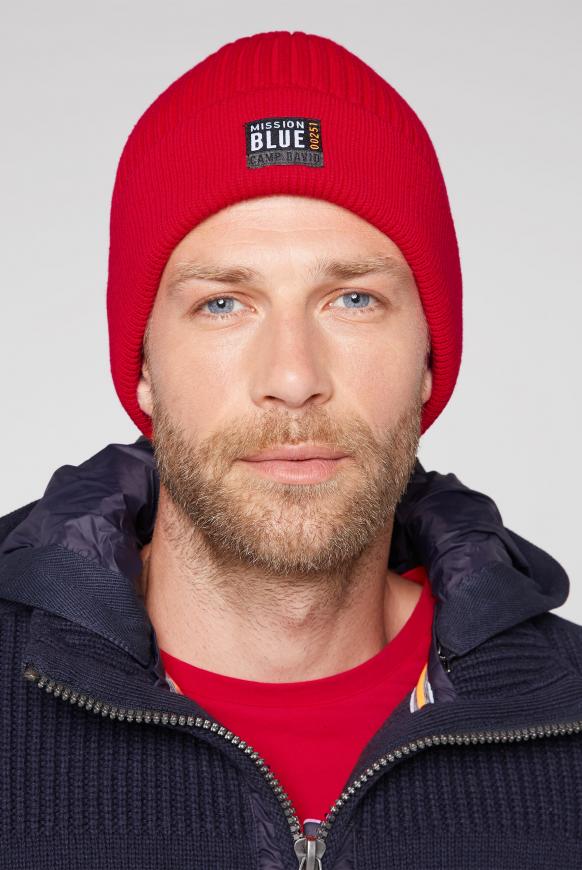 Mütze in Rippstrick mit Label Patch mission red