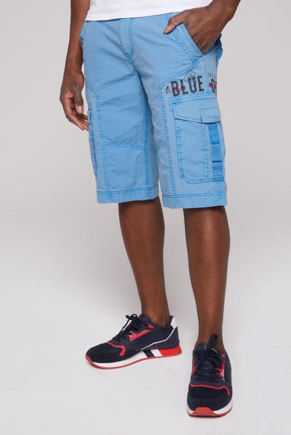Skater Shorts mit Tapes, Prints und Stickereien scuba blue