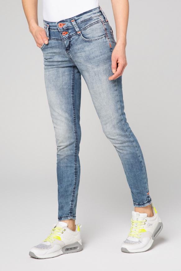 Slim Fit Jeans KI:RY mit Doppelknopf blue wash