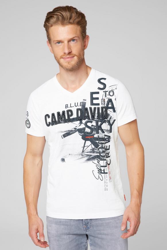 T-Shirt mit V-Neck und Label-Applikationen opticwhite