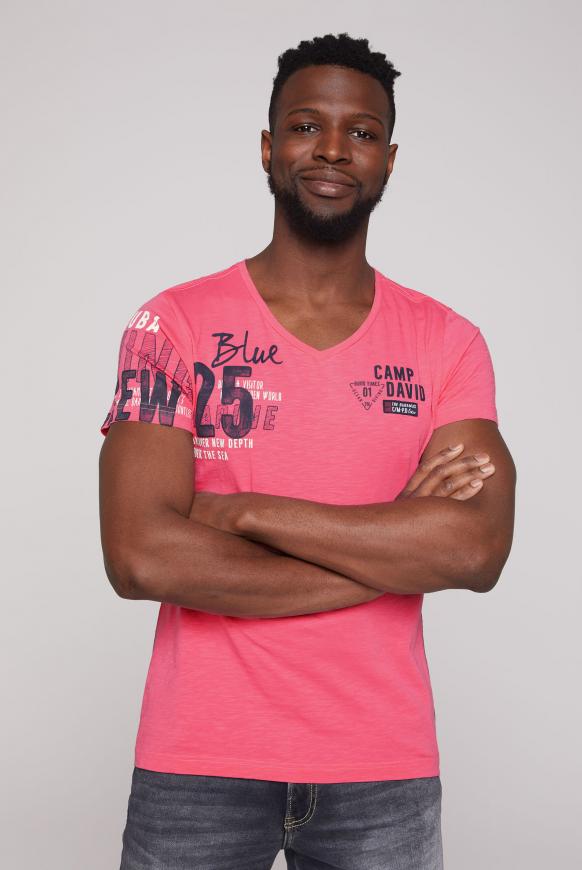 T-Shirt mit V-Neck und Rubber-Artworks summer pink