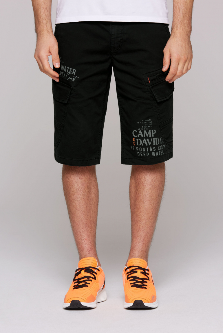 Cargo Shorts mit Label Prints black