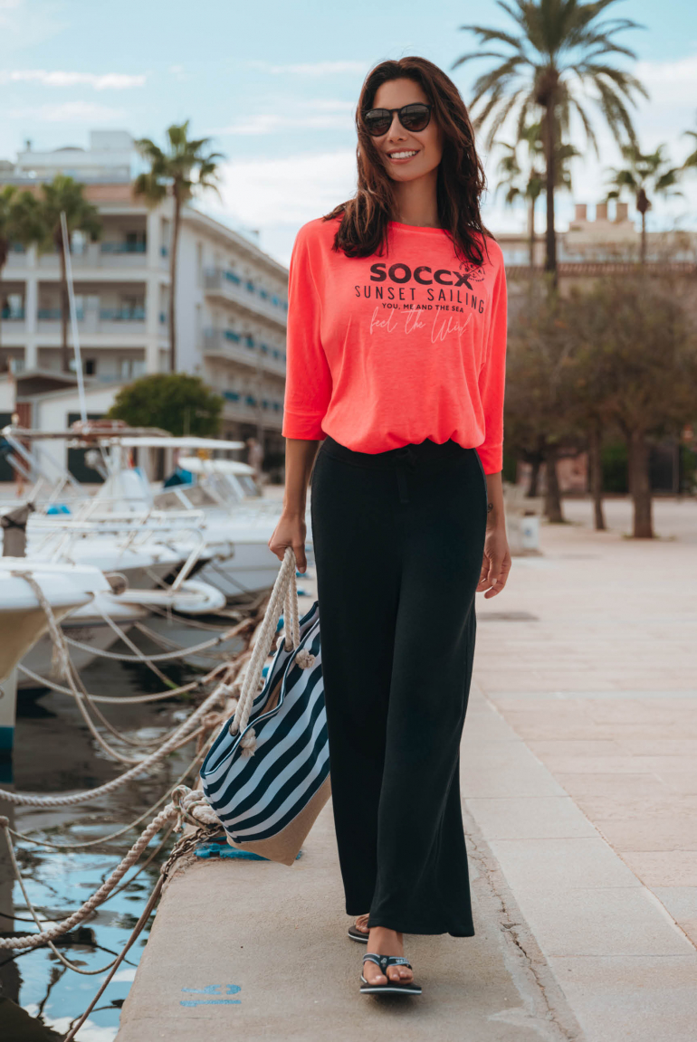Carina Sunset Sailing Look1