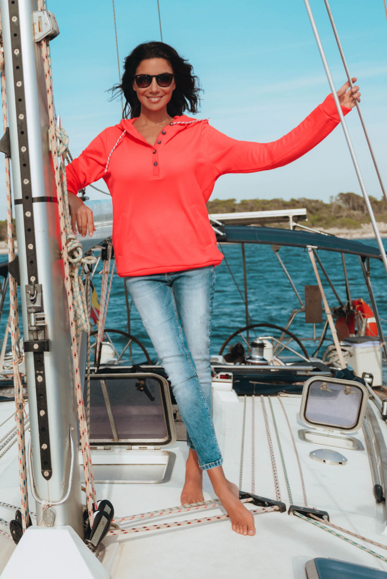 Carina Sunset Sailing Look3
