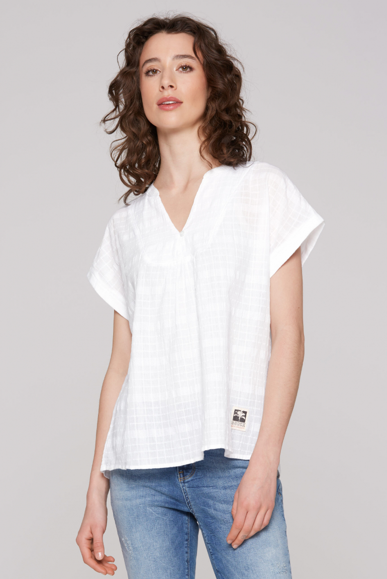 Crêpe-Bluse mit Webstruktur und Tunika-Ausschnitt opticwhite