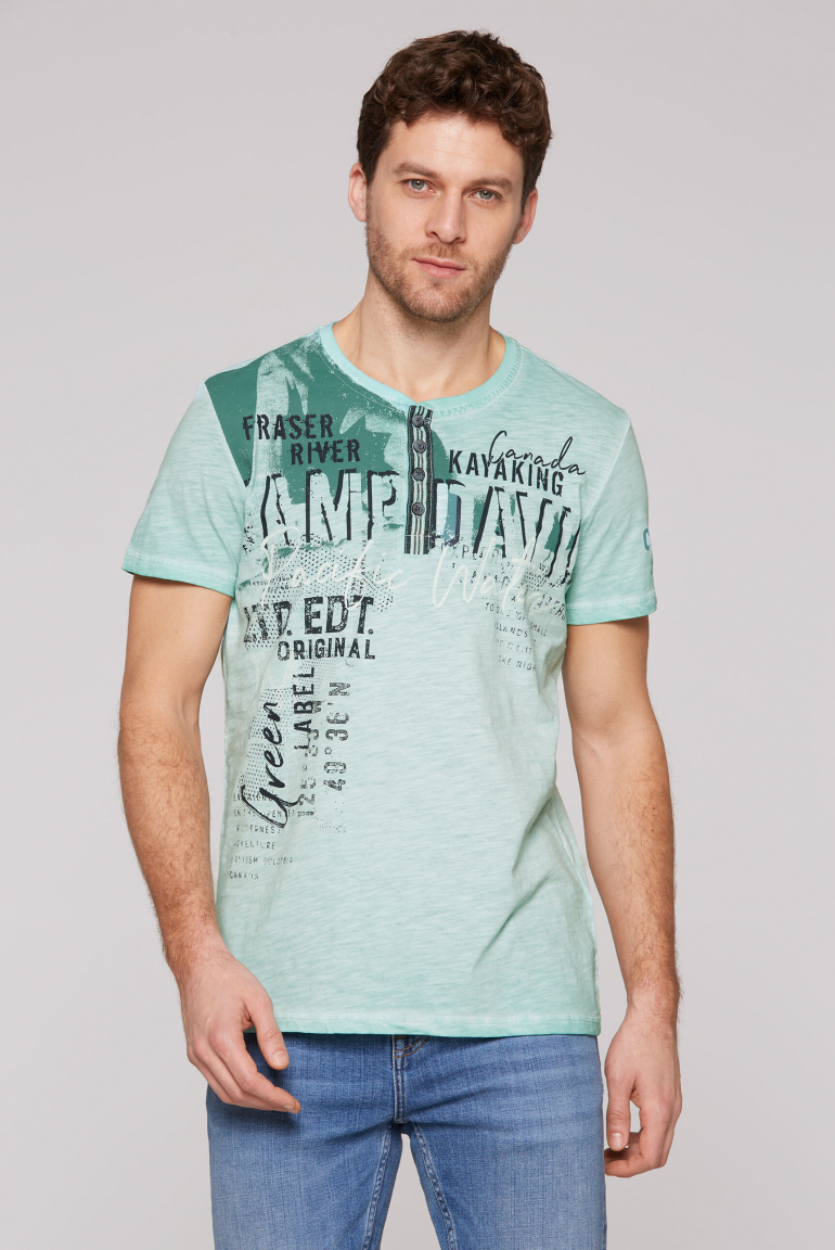 Henley-Shirt mit Used-Färbung und Artwork cool jade