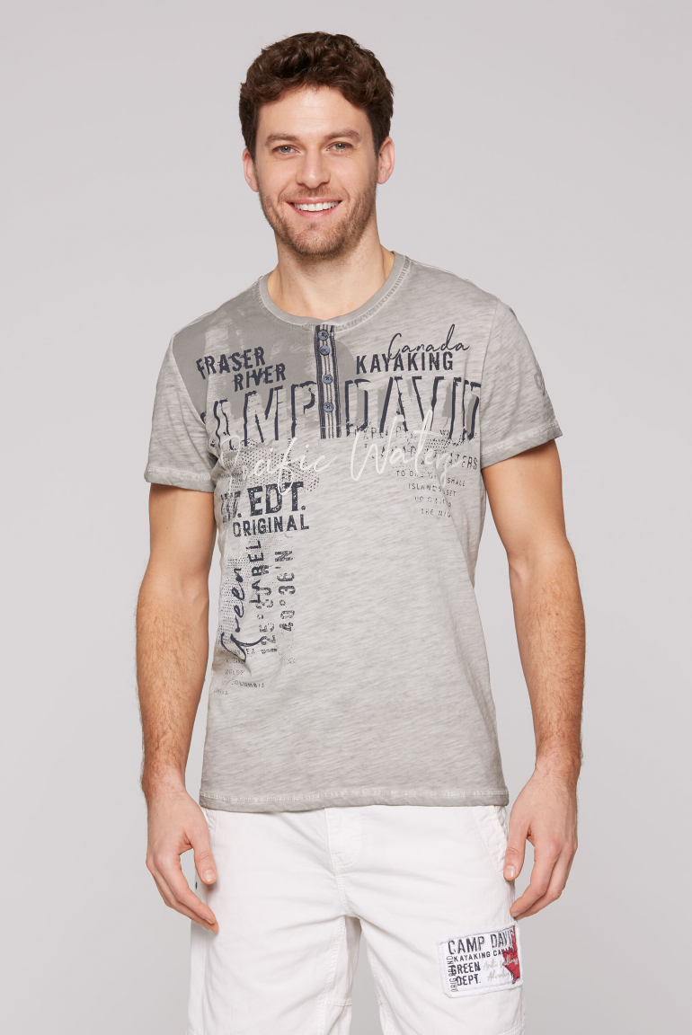 Henley-Shirt mit Used-Färbung und Artwork polo grey
