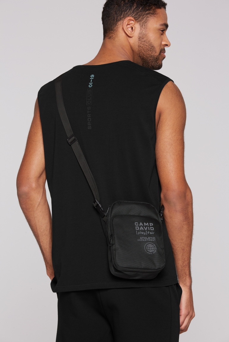 Leichte Crossbody Bag mit Folienprint black