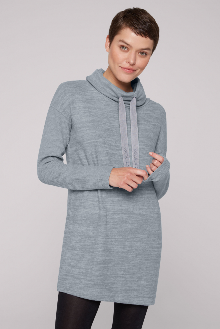 Meliertes Strickkleid mit Rollkragen cold grey melange
