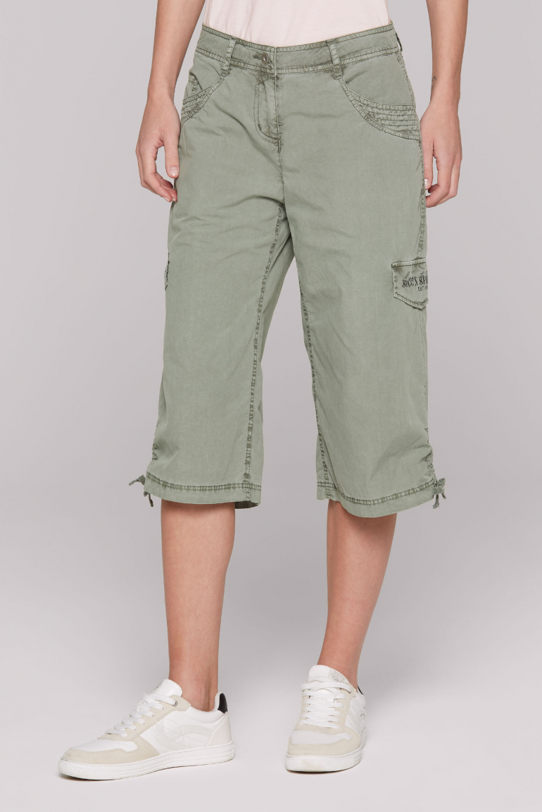 Skater-Shorts mit Beintaschen und Print faded olive
