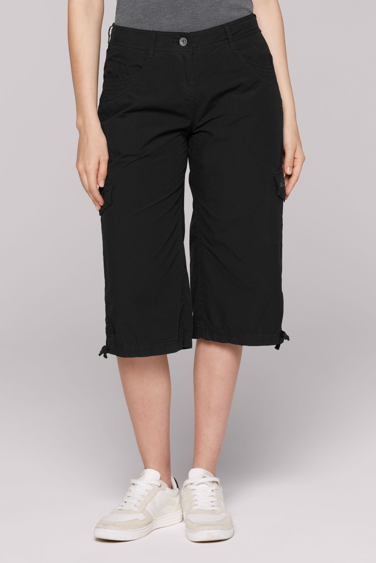 Skater-Shorts mit Beintaschen und Print black