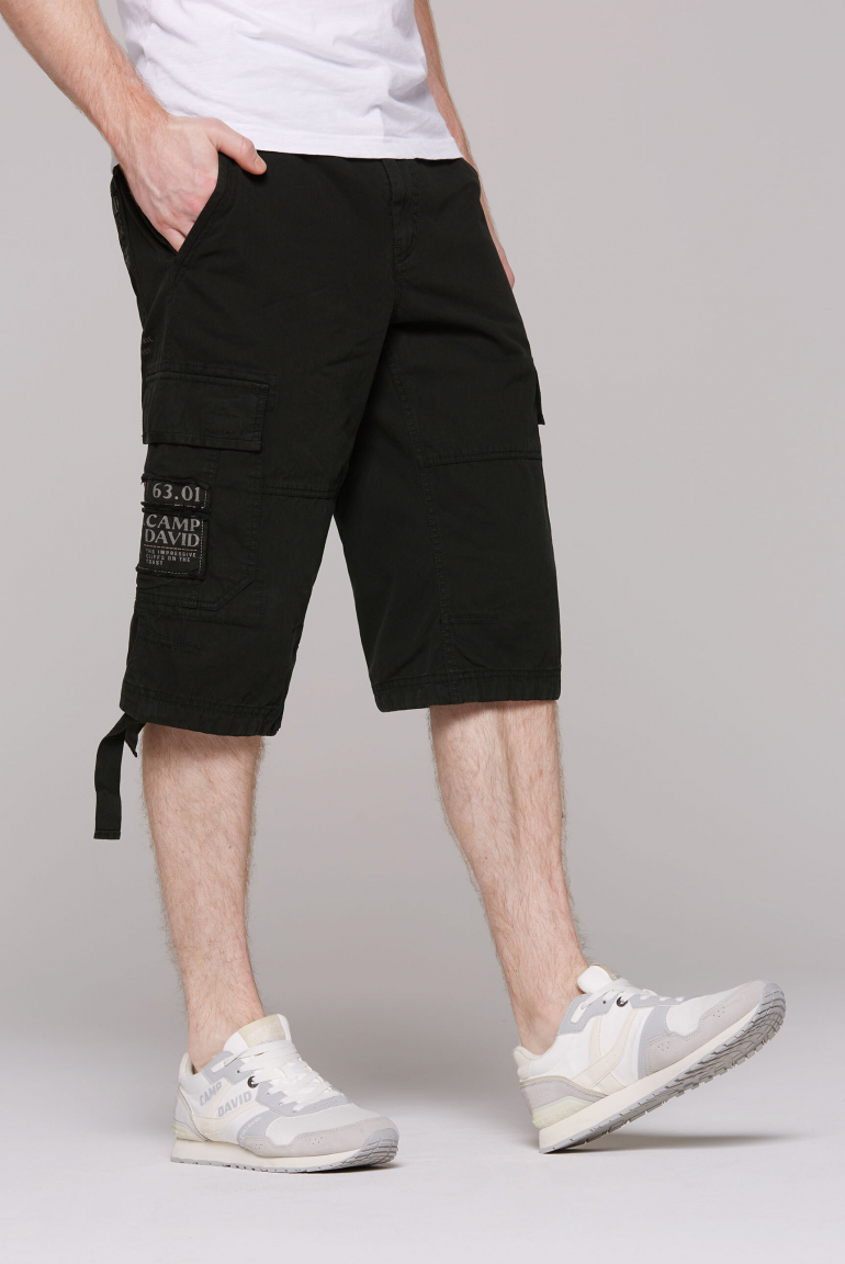 Skater Shorts mit Webstreifen und Prints black