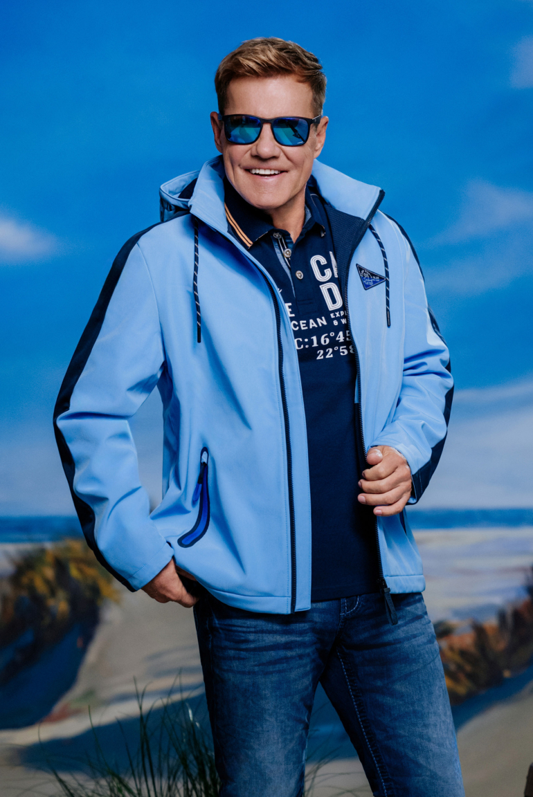 Softshelljacke mit abtrennbarer Logo-Kapuze electric sky