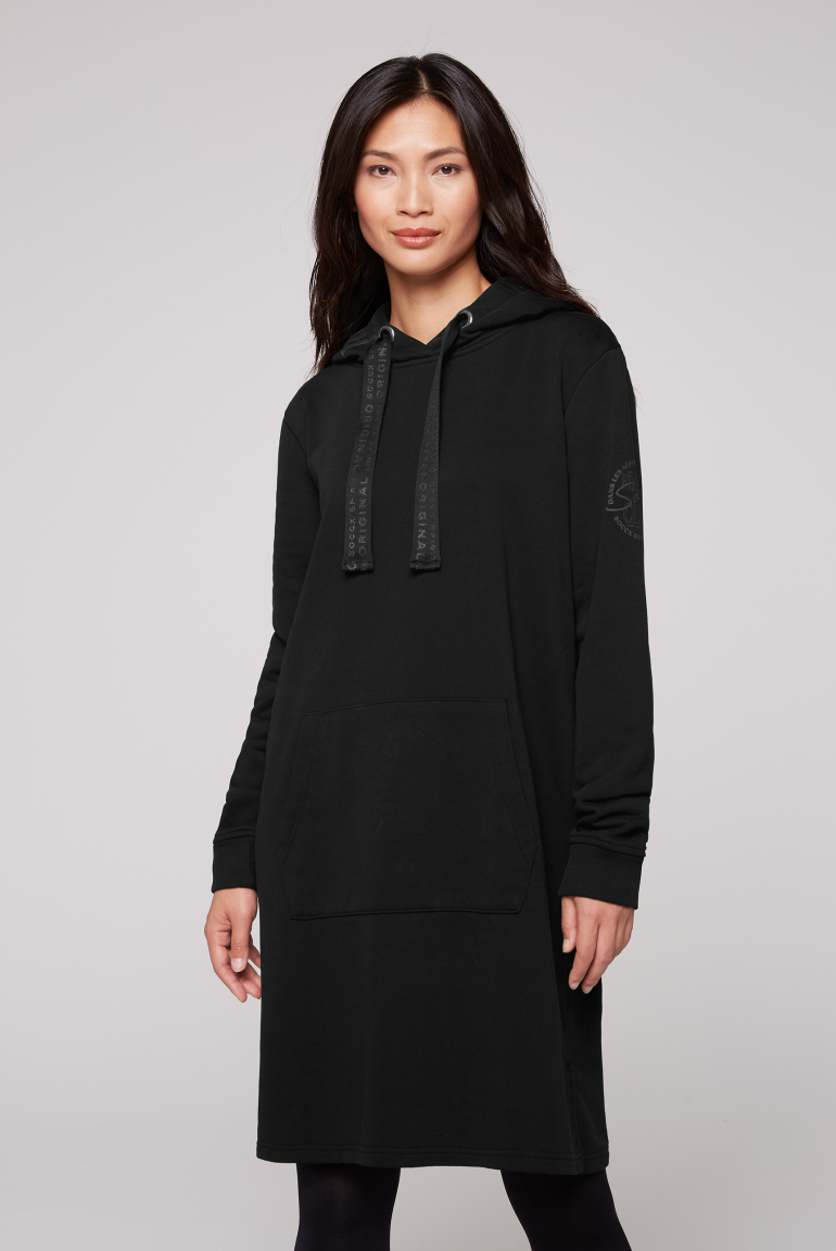Sweatkleid mit Kapuze und Glossy Prints black