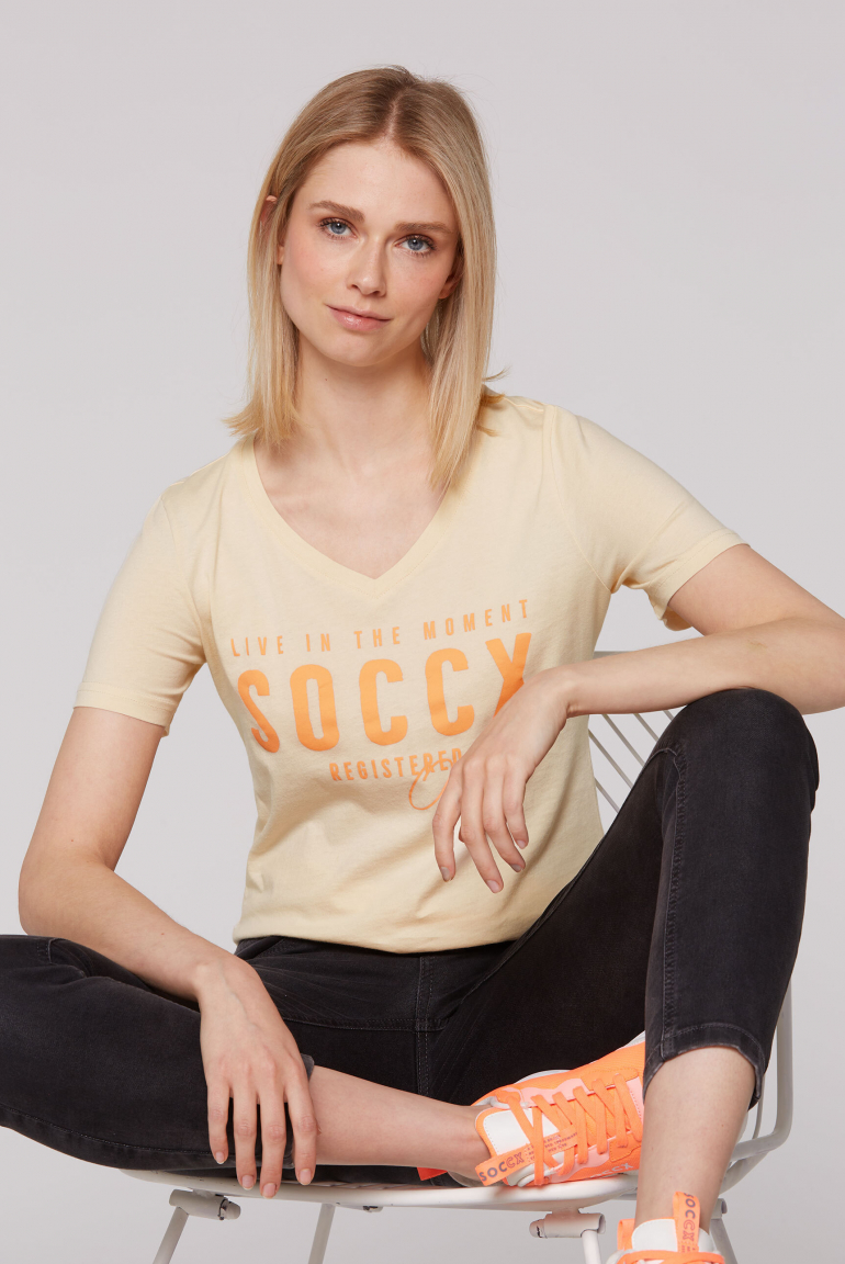 T-Shirt mit V-Ausschnitt und Logo Print cream