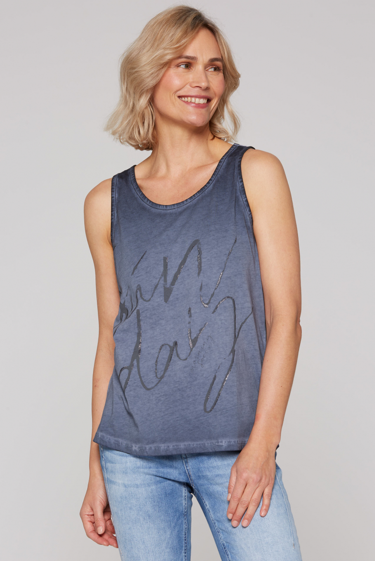 Top Inside Oil Dyed mit Print blue grey