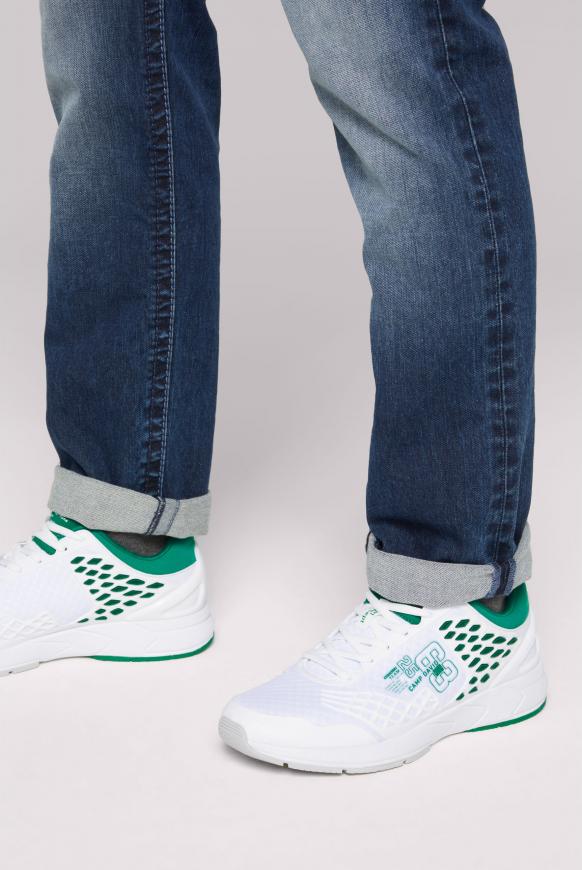 Moderner Sneaker mit 3D-Struktur white