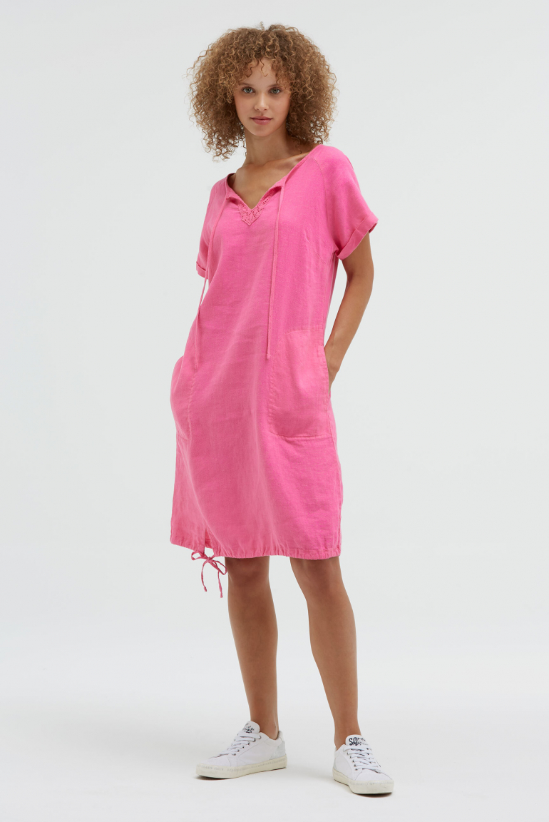 Ballonkleid aus Leinen mit Ajour-Details