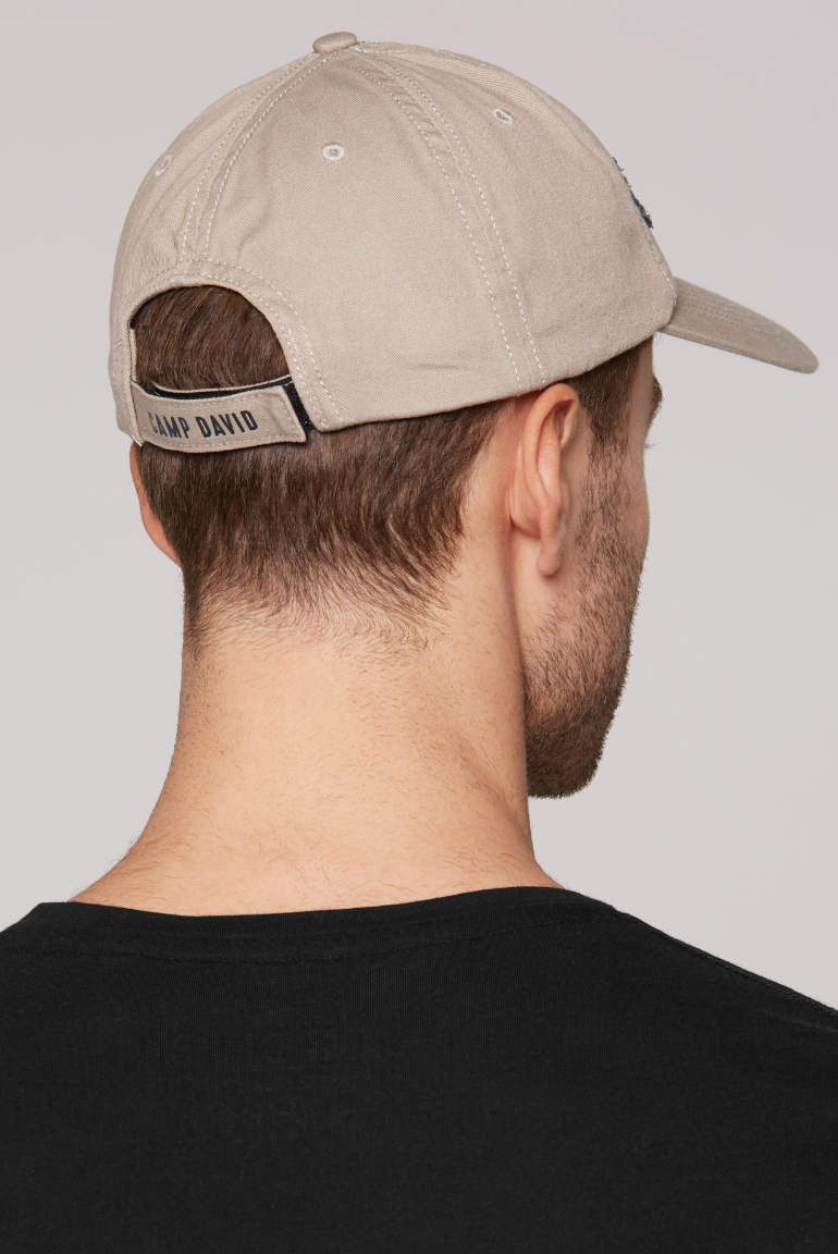 Base Cap mit Logo-Applikation