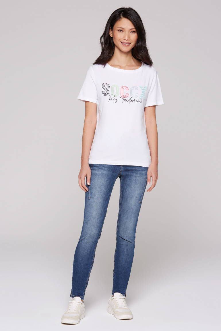 Basic T-Shirt mit U-Boot-Ausschnitt und Logo