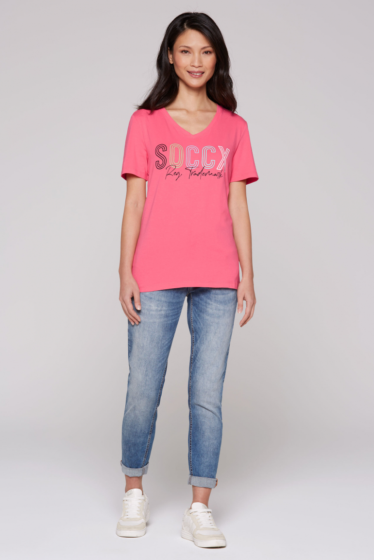 Basic T-Shirt mit V-Ausschnitt und Logo