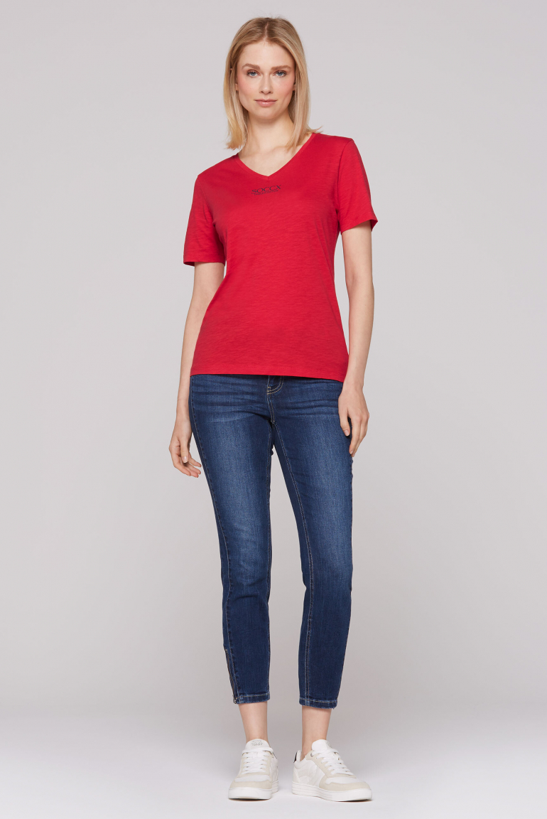 Basic T-Shirt mit V-Ausschnitt und Logo