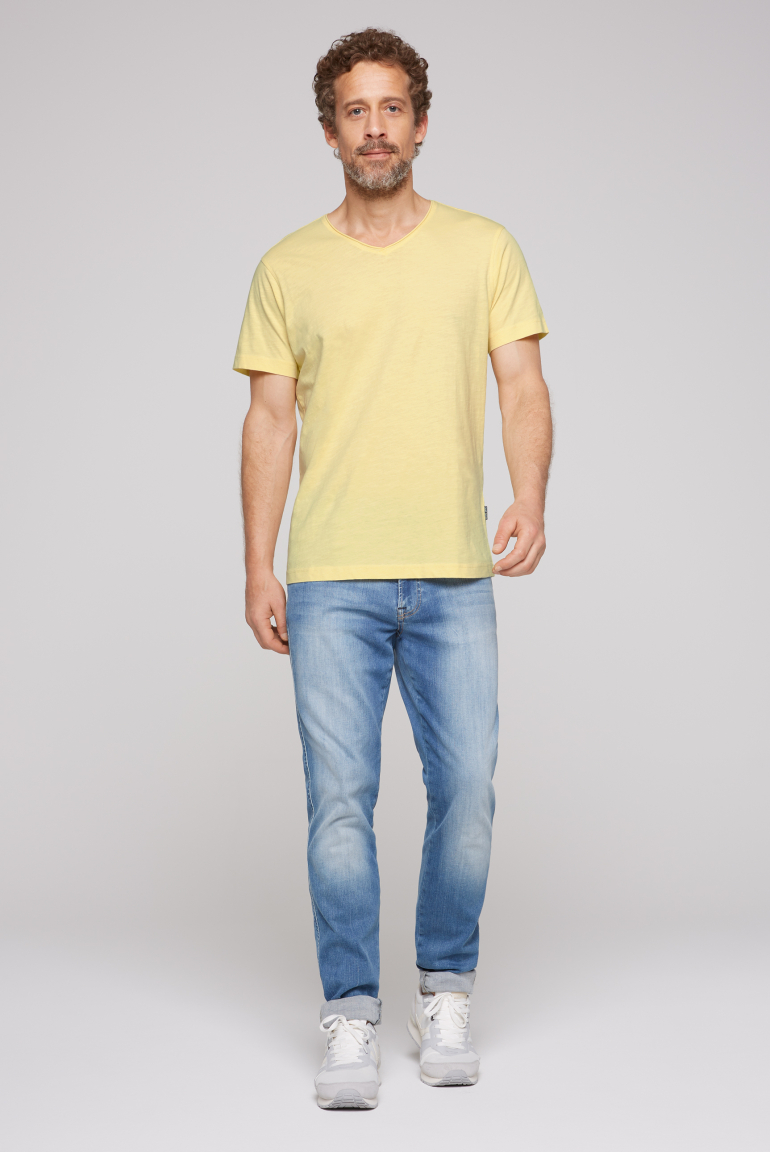 Basic T-Shirt V-Neck mit Used-Kante