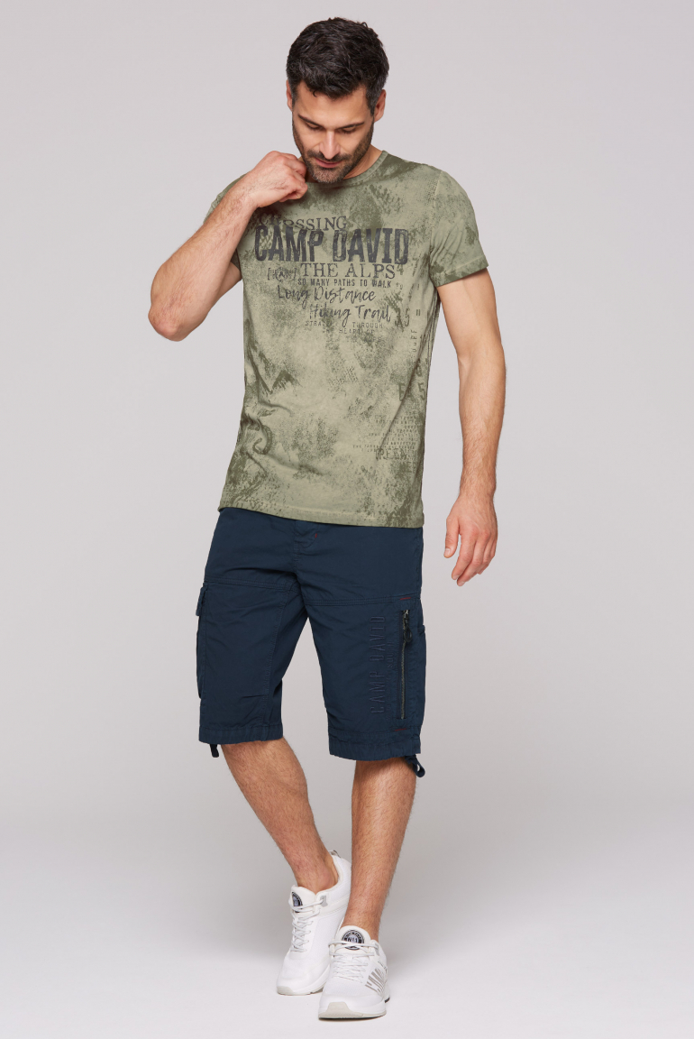Cargo Shorts mit Beintaschen und Artwork