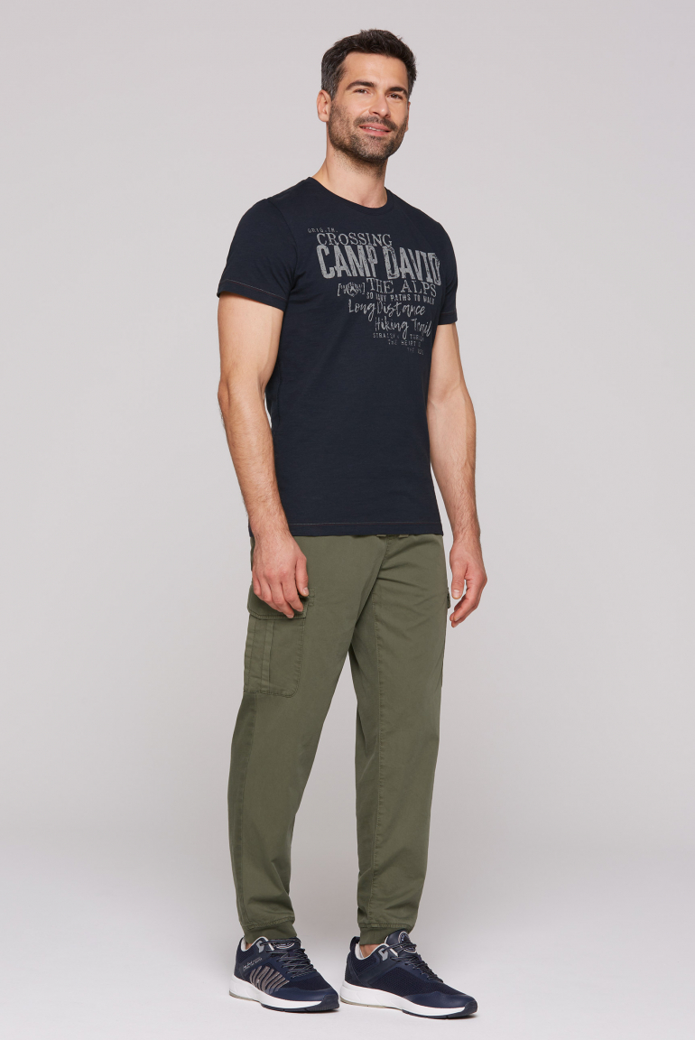 Cargohose im tonigen Materialmix