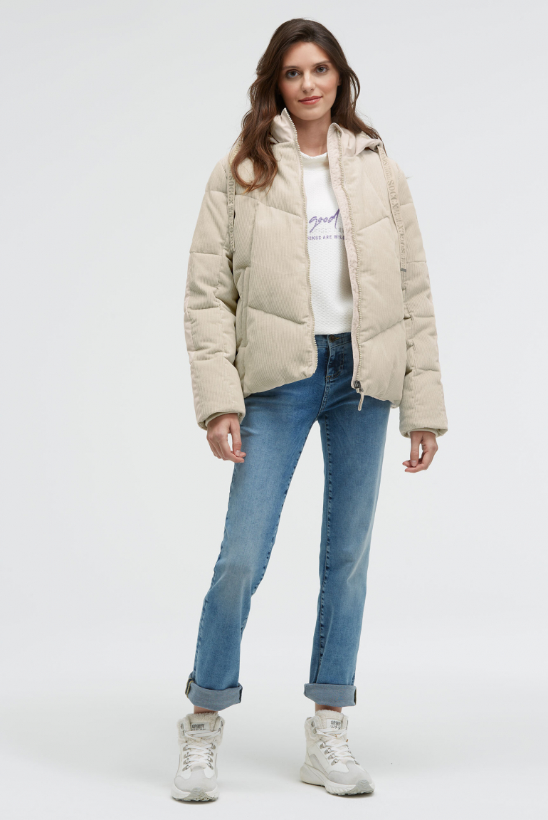 Kurze, wattierte Cordjacke im tonigen Materialmix