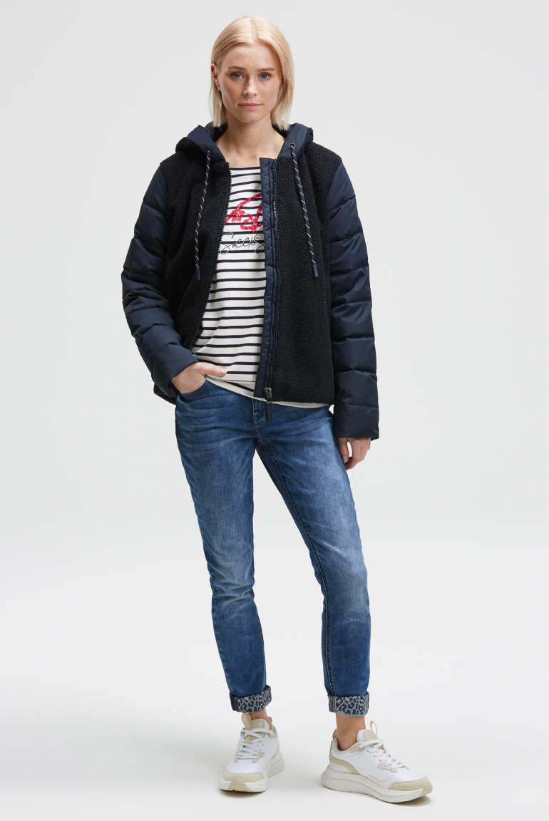 Kurzjacke im Materialmix mit Kapuze