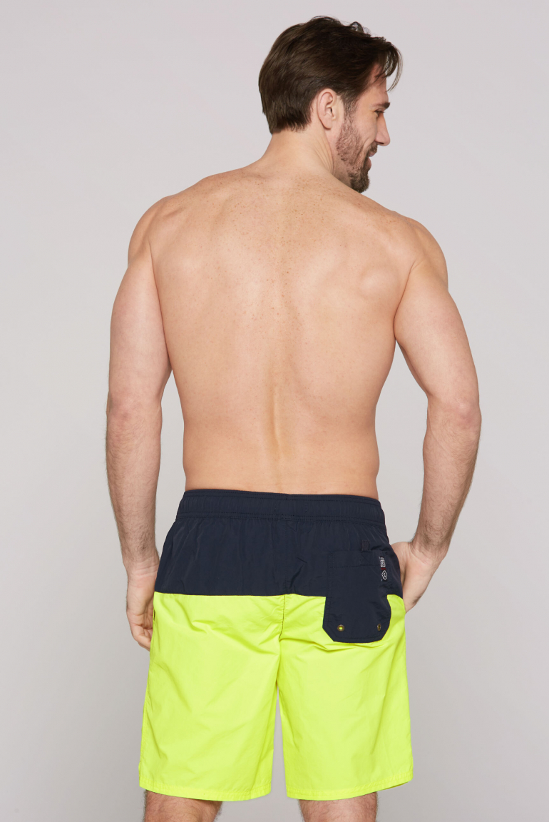 Lange Beachshorts mit Colour-Blocking