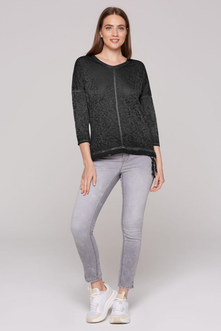 Leichtes V-Shirt mit Mesh-Details