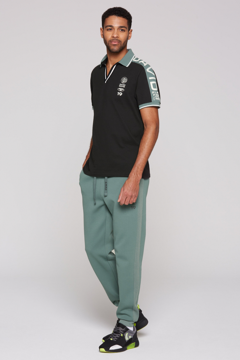 Pikee-Polo mit V-Neck und Schultereinsätzen