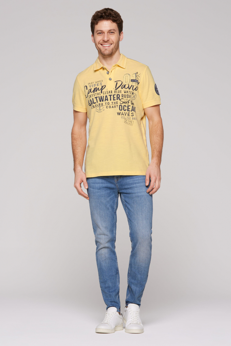 Polo aus Flammgarn-Pikee mit Label-Applikationen