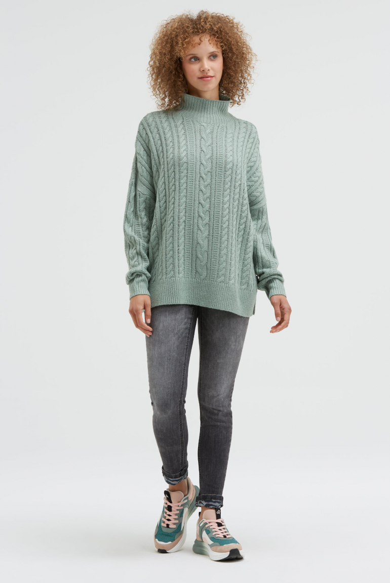 Pullover mit Zopfmuster und Stehkragen