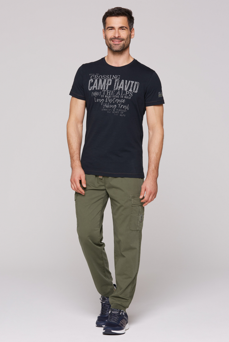 Rundhalsshirt mit Label Prints