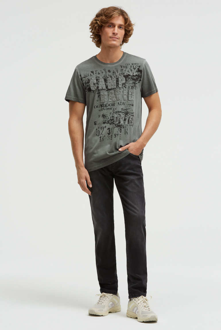 T-Shirt im Used Look mit Logo-Applikationen