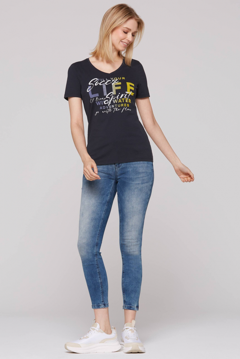 T-Shirt mit V-Ausschnitt und Artwork