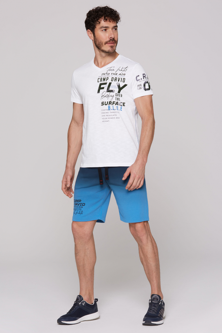 T-Shirt mit V-Neck und Label Prints