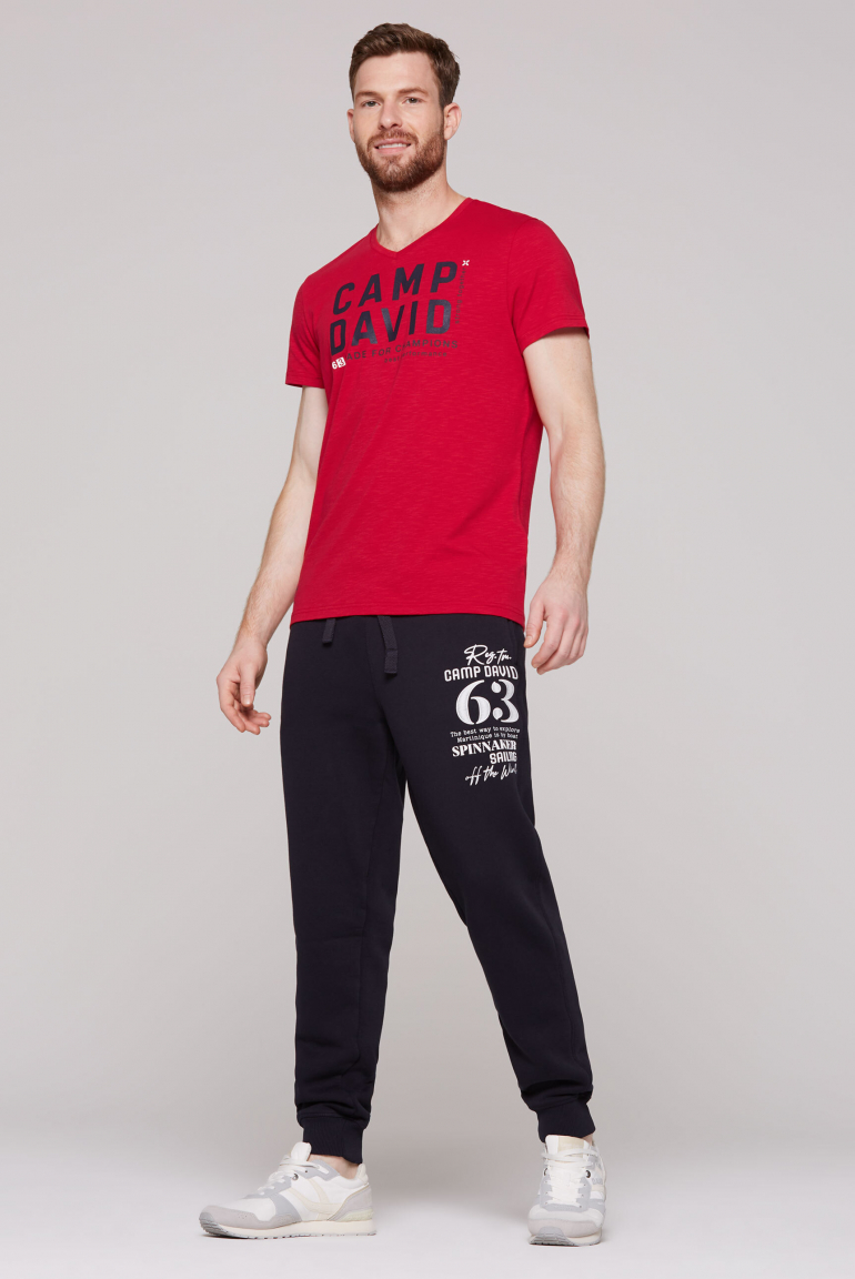 T-Shirt mit V-Neck und Rubber Prints