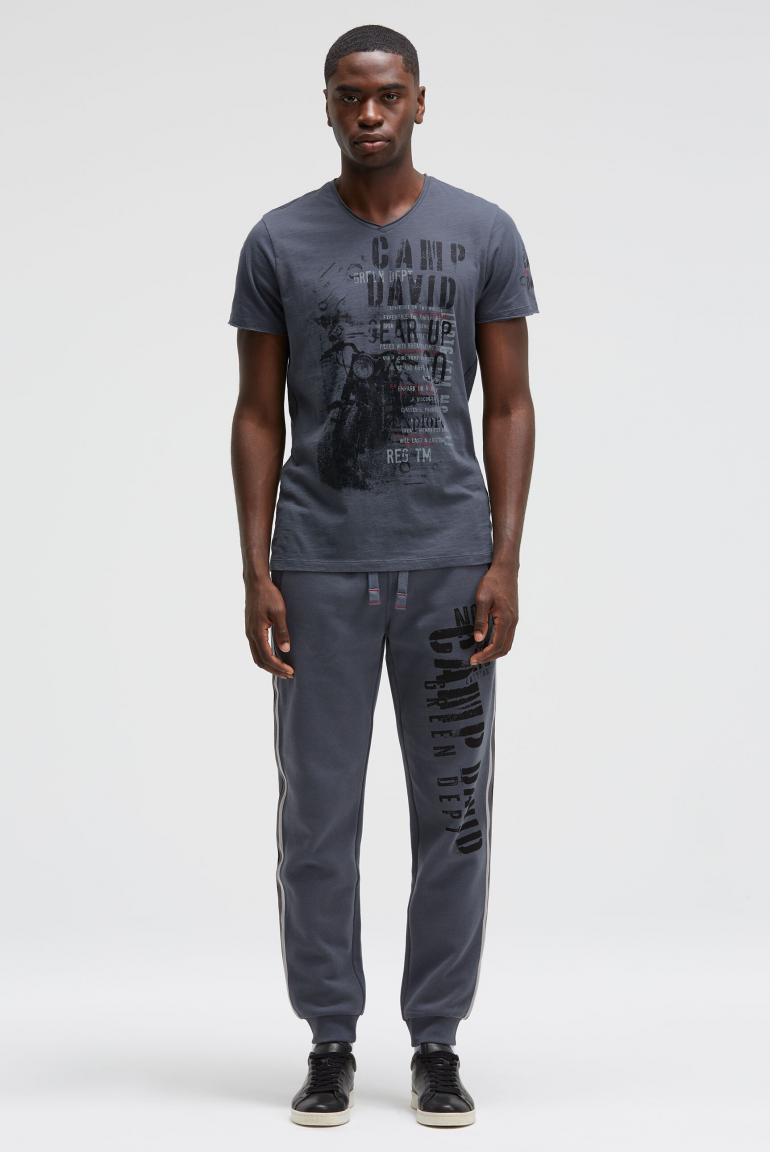 T-Shirt V-Neck im Used Look mit Photoprint