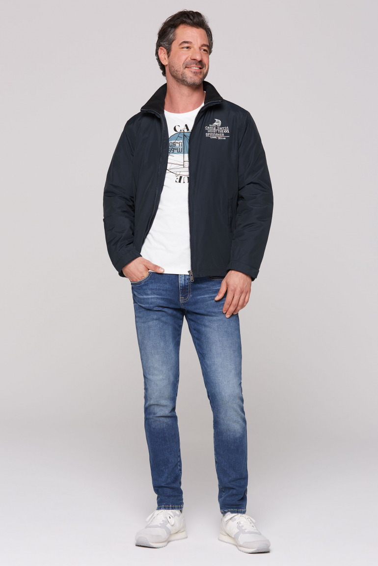 Windjacke mit kleinen Logo-Stickereien