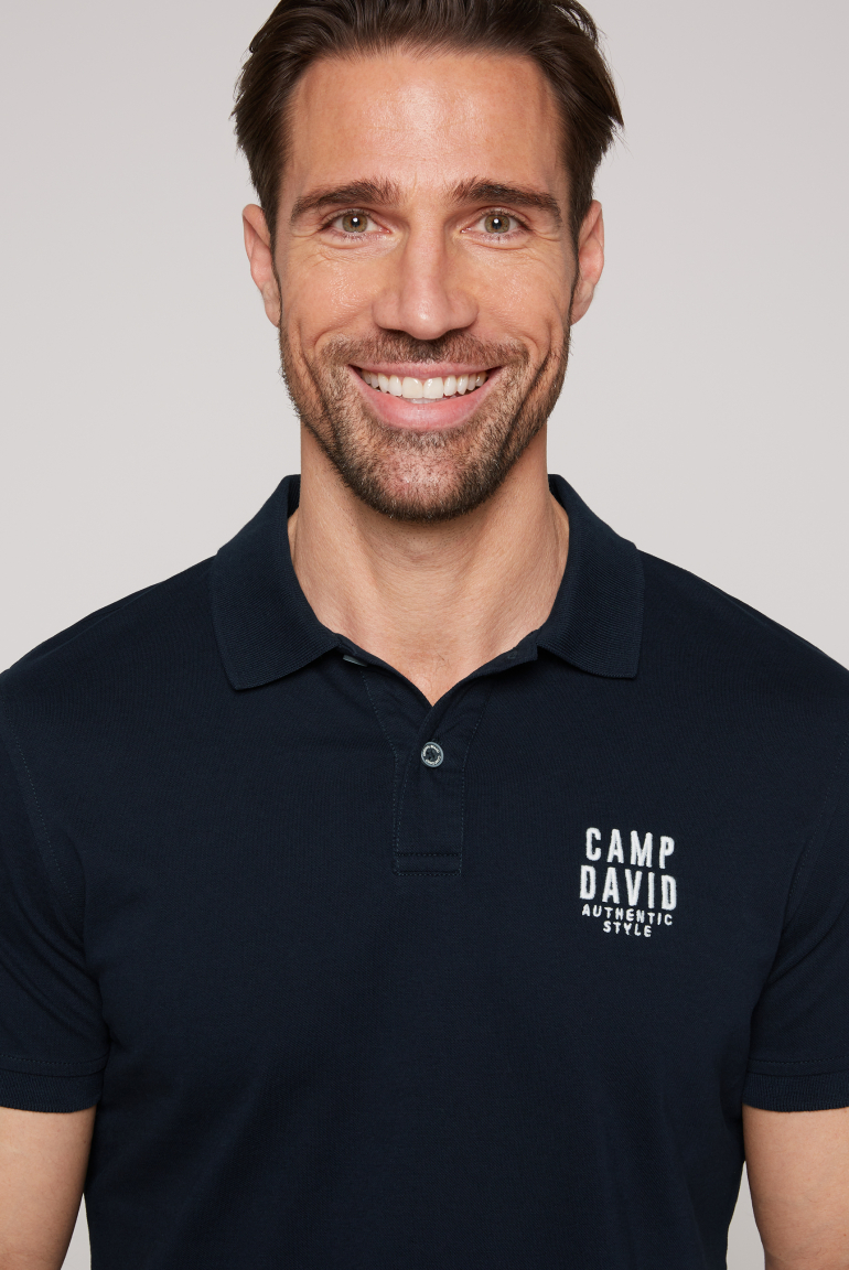 Basic Pikee-Polo mit Logo-Stickerei