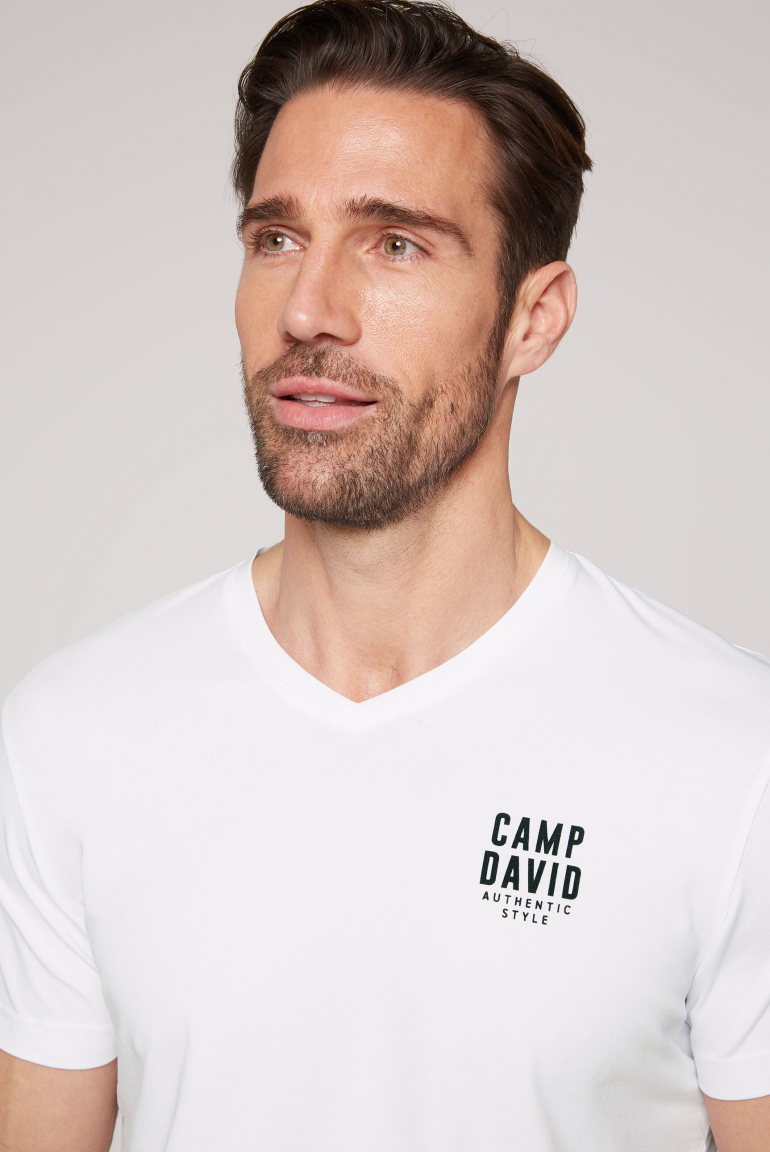 Basic T-Shirt V-Neck mit Logo Print