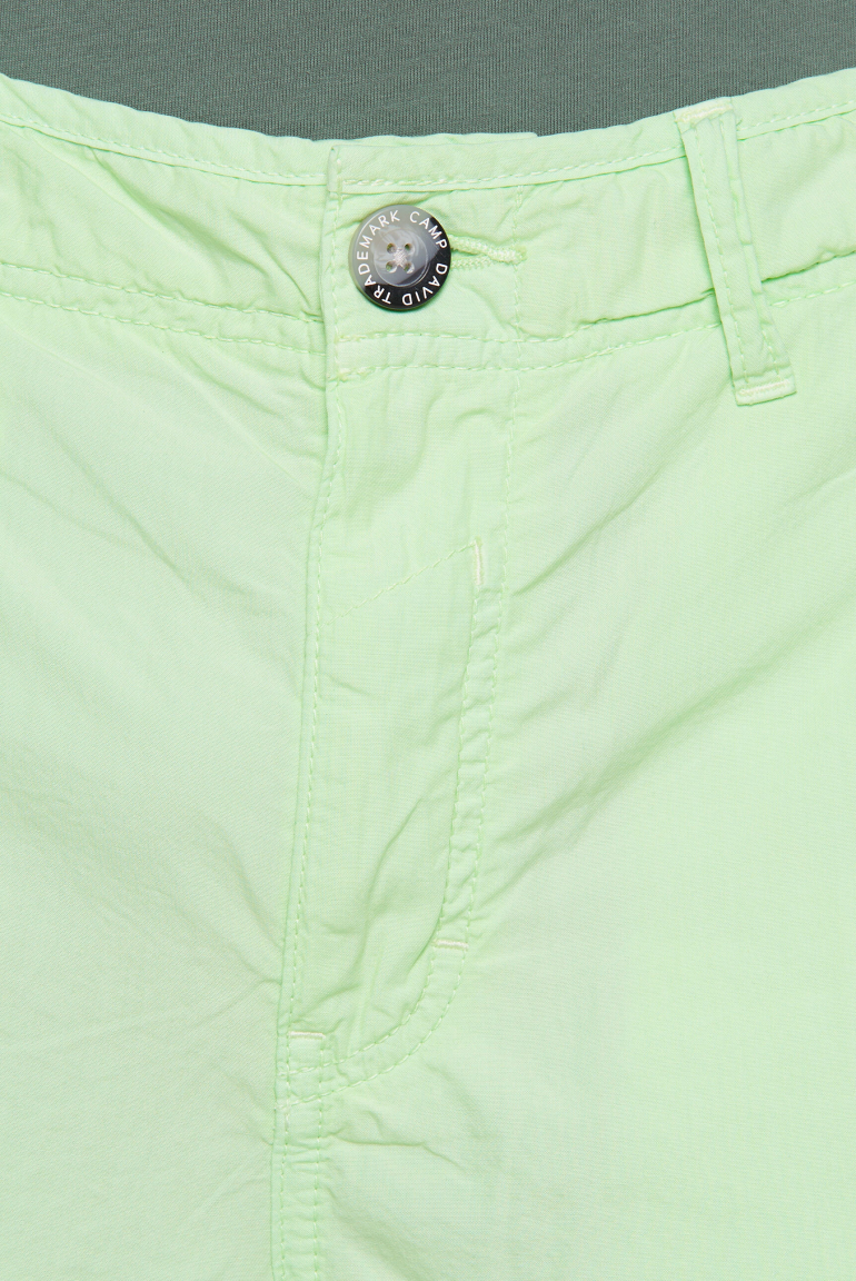 Cargo Shorts mit tonigen Tapes und Stickereien