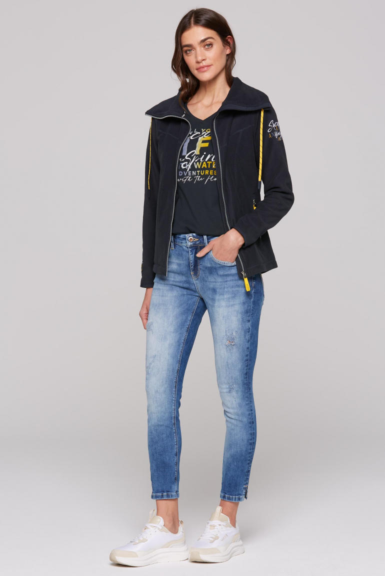 Fleecejacke mit hohem Kragen und Rücken-Print