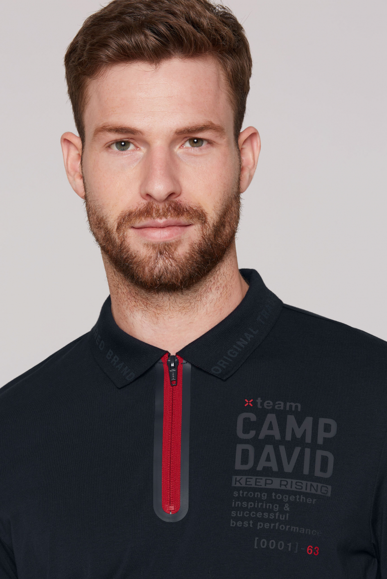 Kurzarmpolo mit Zipper und Folienprints
