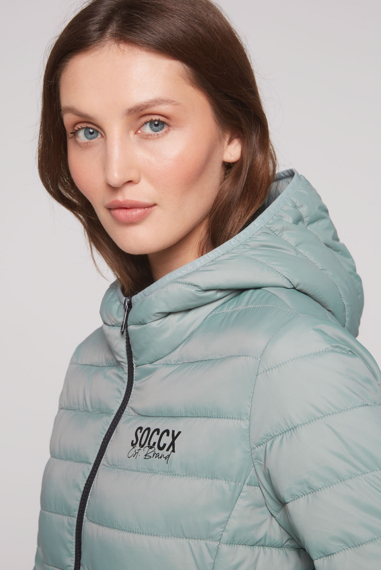 Leichte Steppjacke mit Kapuze